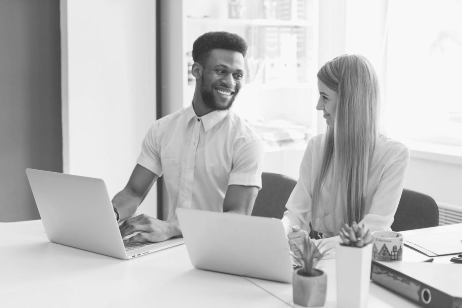 SEO-Workshop-Teilnehmer arbeiten an realen Shop-Optimierungen